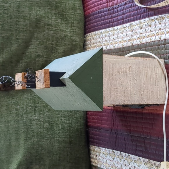 Primitive wooden Saltbox House electric lighted night light in working condition - Picture 9 of 11